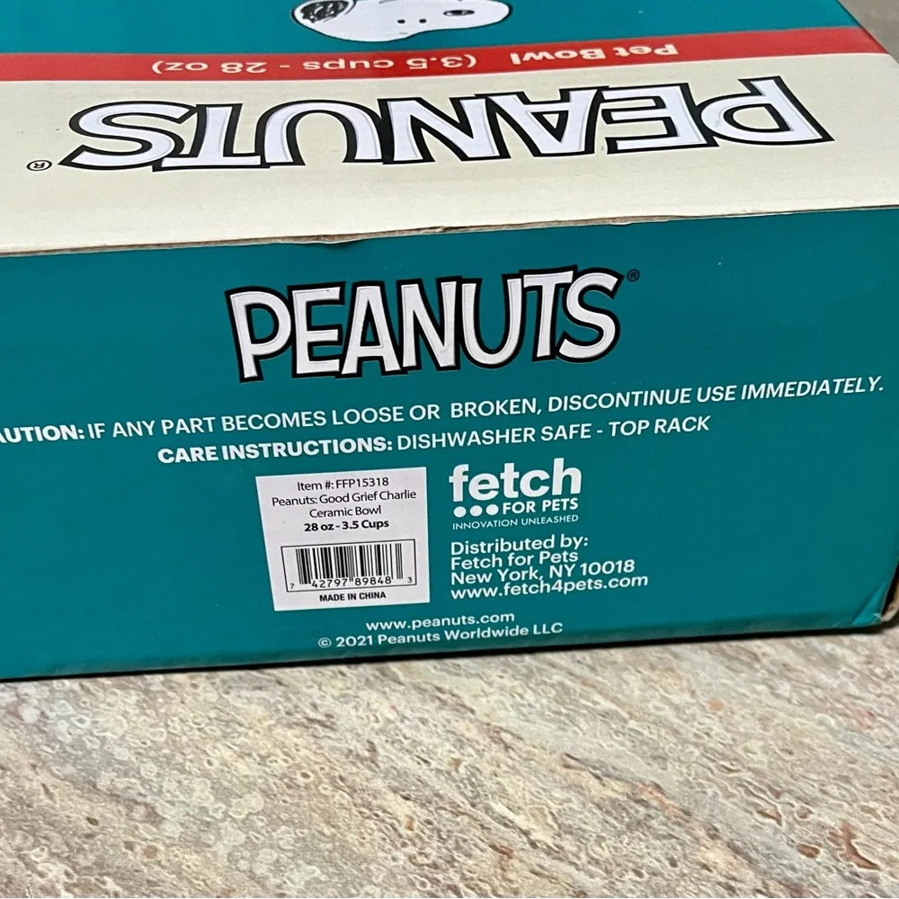 NIB Peanuts Pet bowl